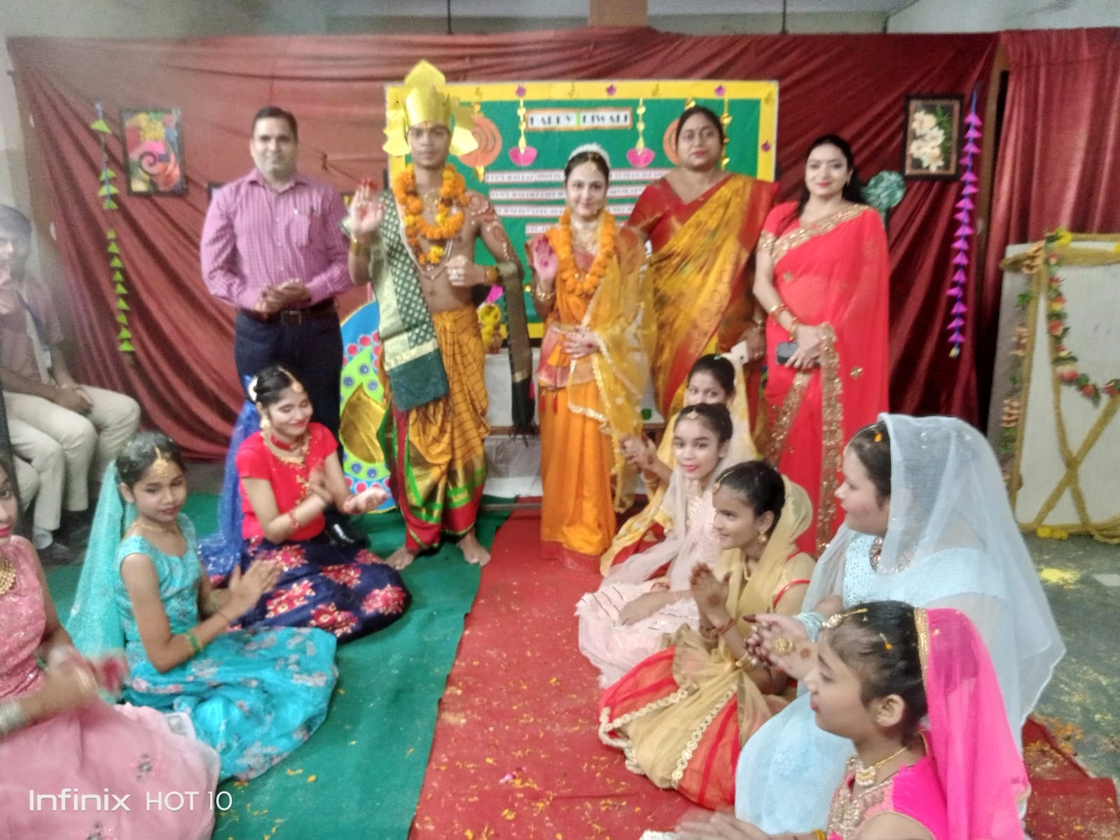 गौतम पब्लिक स्कूल के बच्चों ने बनाई मनमोहक रंगोली, सीता-राम की जोड़ी ने किया मनमोहित