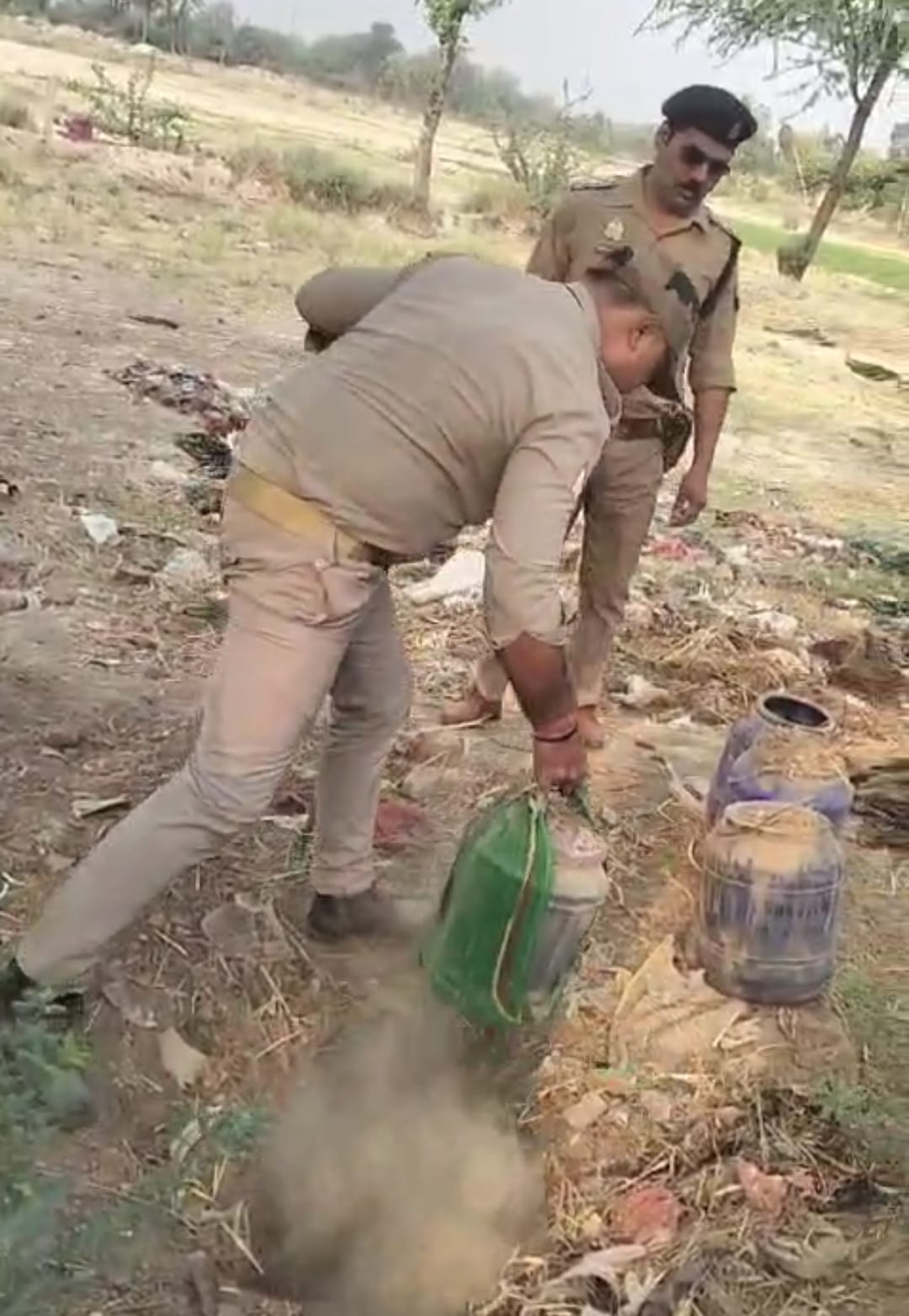 लखनऊ के देहात क्षेत्र में महुआ शराब के अवैध धंधे पर आबकारी विभाग तिरछी नजर, जल्द होगा सूपडा साफ