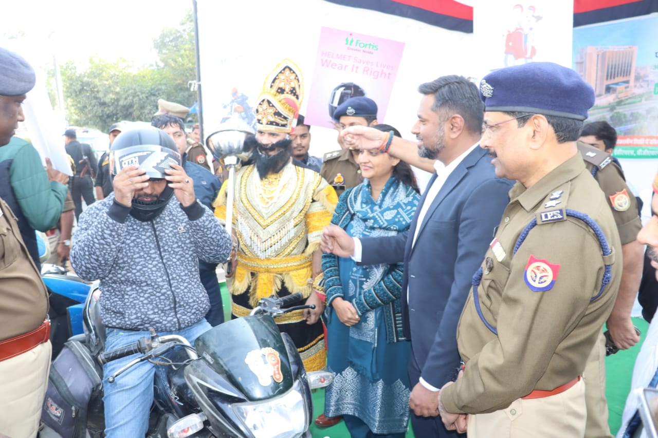 डीएम एवं एसएसपी ने वाहन चालकों से नियमों का पालन करने की अपील