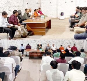 ओवररेटिंग और देर रात शराब बिक्री पर लाइसेंस होगा निलंबित,नोएडा जिला आबकारी अधिकारी ने अनुज्ञापियों को दी दो टूक चेतावनी